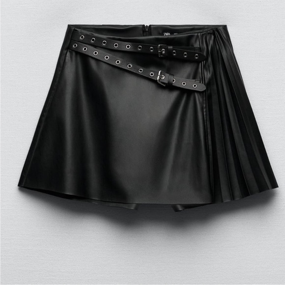 Zara Black Vegan “Leather” Mini Skort Buckle Details - Picture 7 of 8
